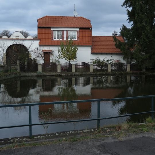 Brána a branka usedlosti čp. 126