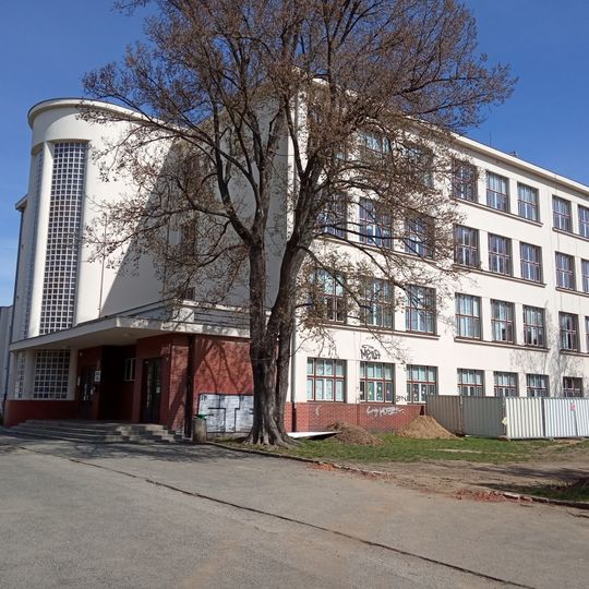 Budova školy na ulici Modřanská