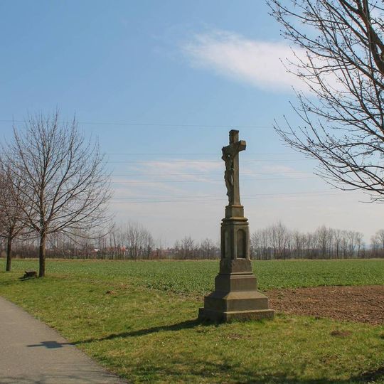 Kříž západně od Mořic vedle cyklostezky