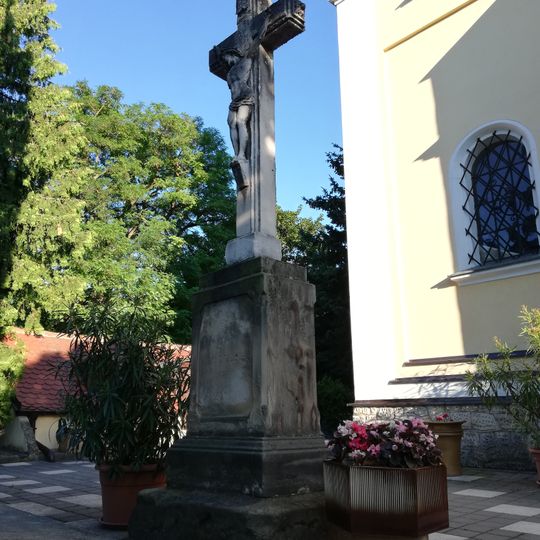 Kříž před kostelem v Šitbořicích