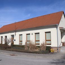 Budova školy v Zárubicích