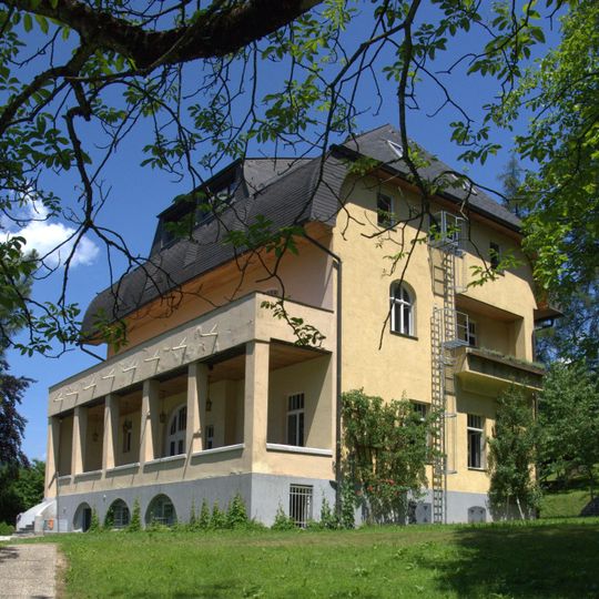 Chandler-Haus mit Bootshaus