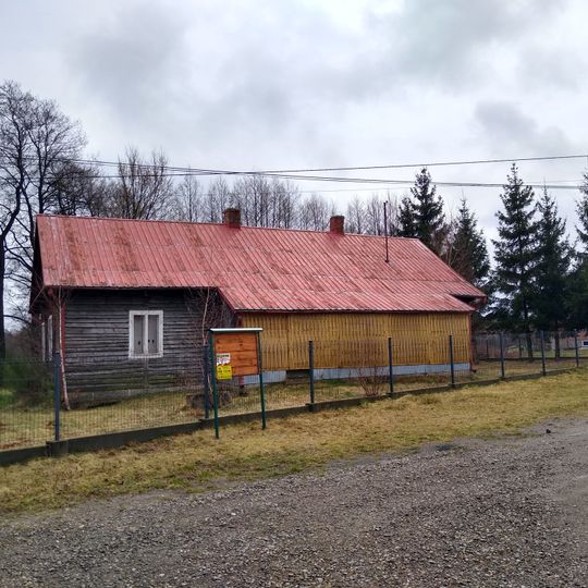 Former school in Leszcze