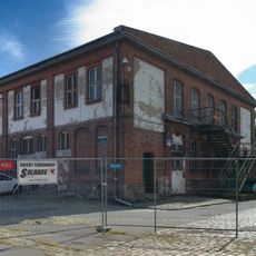 Chlewnia i hala sprzedaży świń, ob. budynek administracyjny