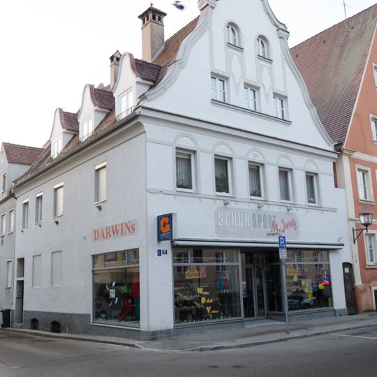 Wohn- und Geschäftshaus