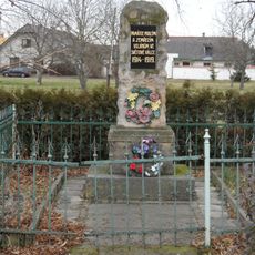 Pomník padlým v Jakubu u hlavní silnice