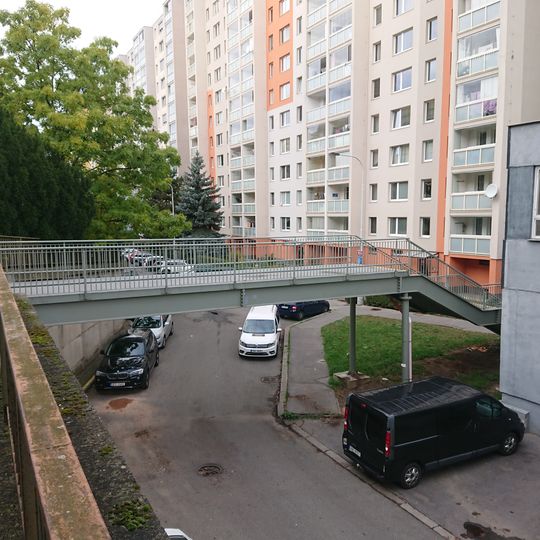 Lávka přes Vajdovu ulici
