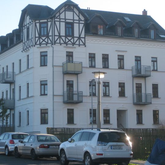 Mietshaus in Ecklage in vormals geschlossener Bebauung Dürerstraße 70