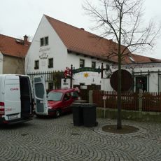 Wohnhaus mit Seitengebäude und Scheune Kirchplatz 17