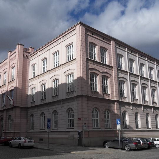 Škola Veleslavínova 42