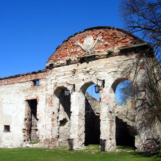 Ruiny pałacu w Sobkowie