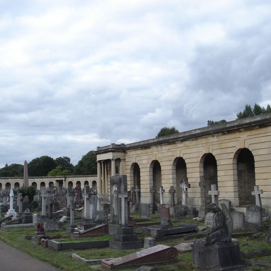 Arcade forming south east quarter of circle and avenue