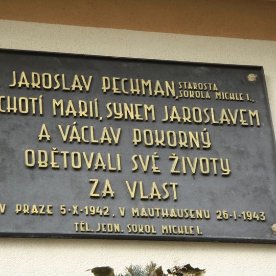Pamětní deska Jaroslava Pechmana, Marie Pechmanové, Jaroslava Pechmana mladšího a Václava Pokorného