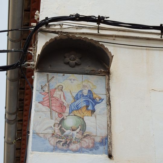 Ceramic panel of the Trinity at Herreñal street