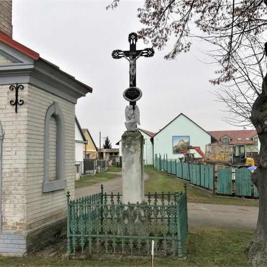 Kříž u kaple v Smilovicích