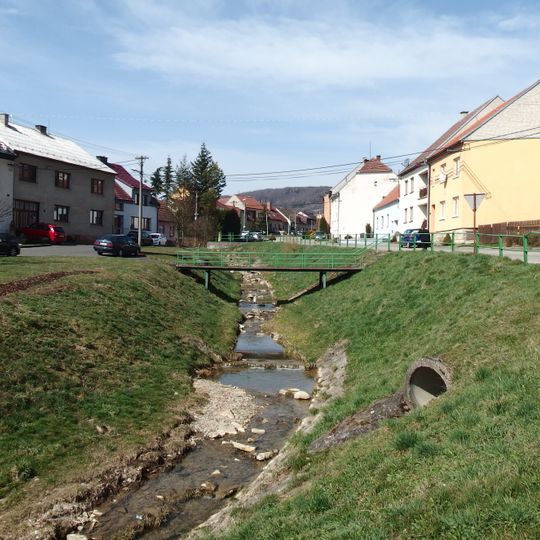 Lávka přes Klanečnici ve Strání mezi ulicemi Závodí a Podsedky