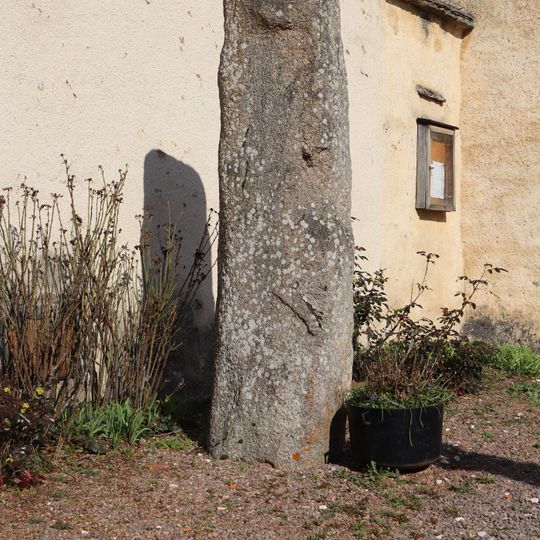 Menhir du cimetière de Montigny-Saint-Barthélemy