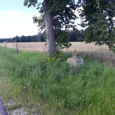 Kříž severně od Podrážky u silnice