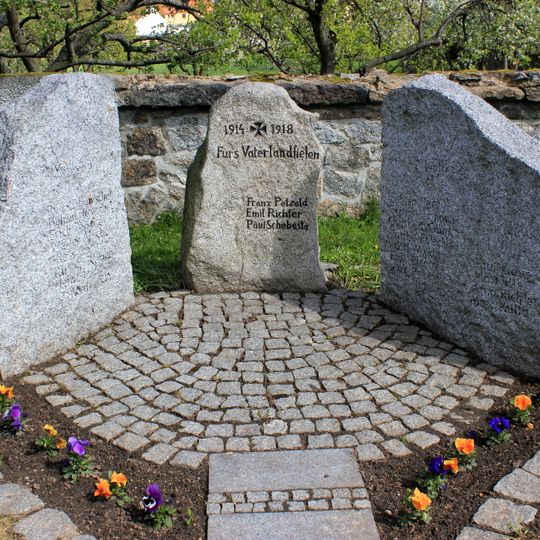 Drei Gedenksteine für die Opfer des Ersten und Zweiten Weltkrieges Prietitzer Straße