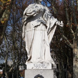 Statue of Sancha of León, Madrid