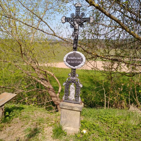 Kříž severně od Slavče