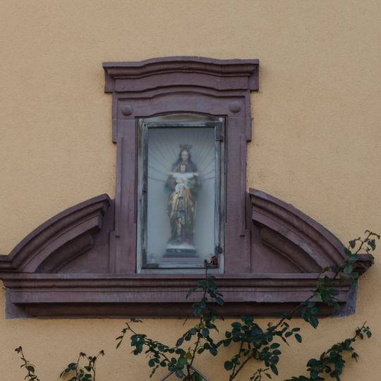 Ehemaliger Portalaufsatz