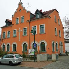 Ehemaliges Gasthaus, heute Gemeindehaus, mit Nebengebäude Hauptstraße 3