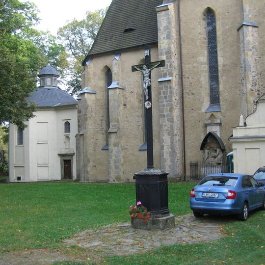 Kříž před kostelem svatého Ondřeje v Pohledu