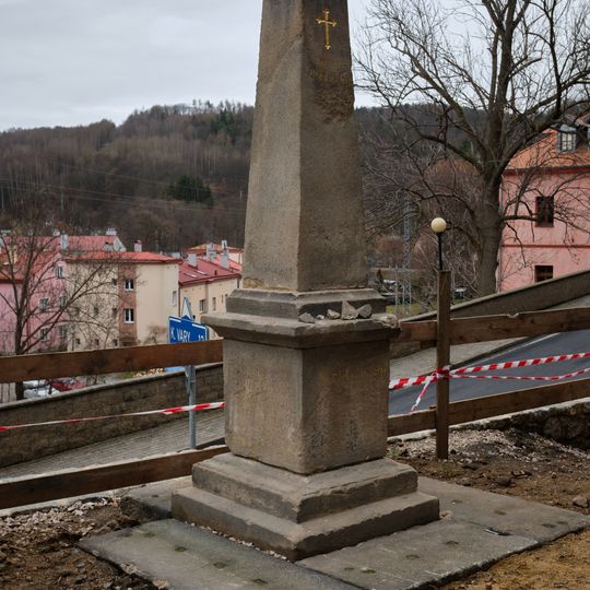 Náhrobek dr. Glückseliga, pylon