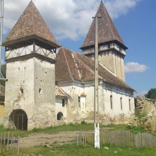 Fortified church in Veseud