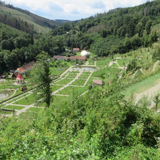 Vrchnostenská okrasná zahrada pod hradem Pernštejn