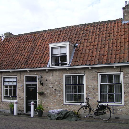 Eenvoudig dwarspand voordeur met bovenlicht