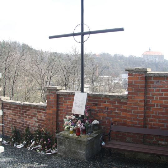 Železný kříž na hřbitově v Náměšti nad Oslavou