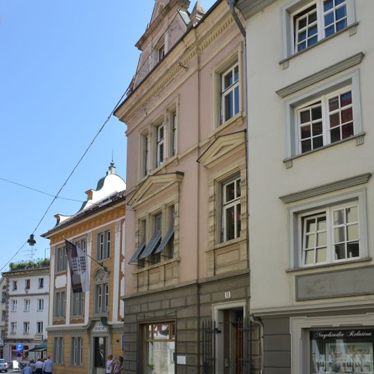 Wohn- und Geschäftshaus