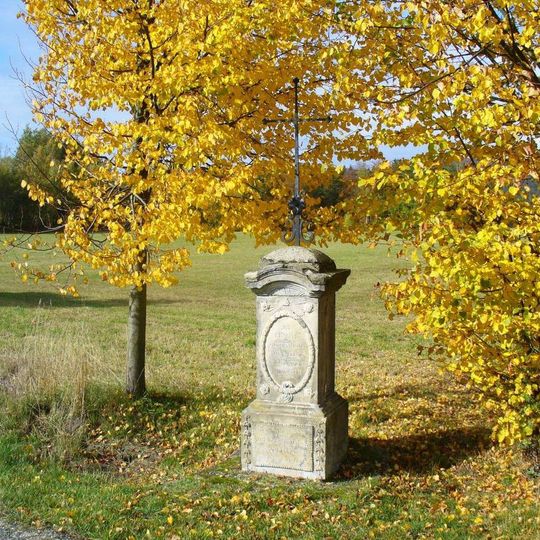 Kříž u silnice z Mařenic do Cvikova