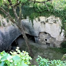 Troglodytes et sarcophages