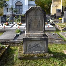 Cintorín ev. a. v. , náhrobník s reliéfom