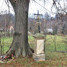 Kříž naproti domu 298 v Bílém Kostele nad Nisou