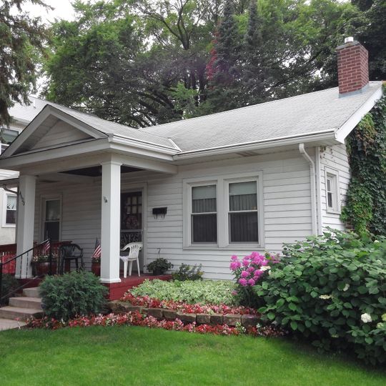 Arthur and Edith Lee House