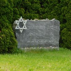 Pomník obětem holocaustu na židovském hřbitově v Jihlavě