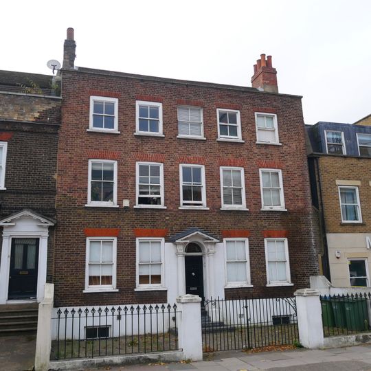 98, Greenwich High Road Se10