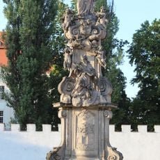 Statua Madonny i św. Jana Nepomucena w Leśnicy