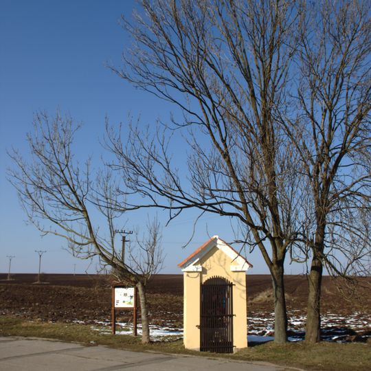 Kaplička na severním okraji Klobuk