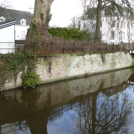 Huis 't Velde: kademuur
