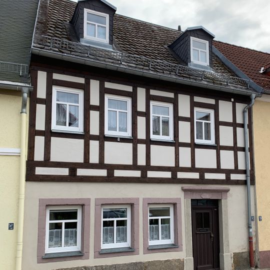Wohnhaus in geschlossener Bebauung Pfarrhain 26