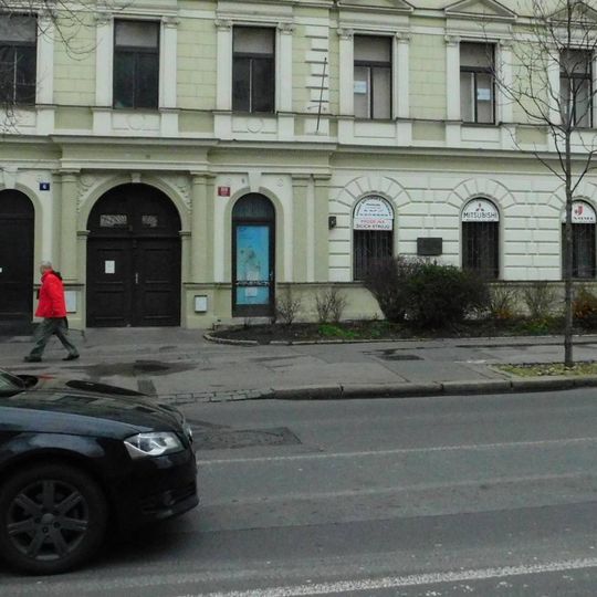 Pamětní deska Františka Křižíka na domě Korunovační 103/6 na Letné