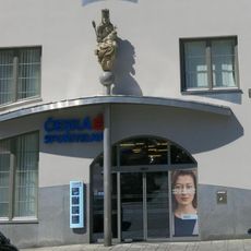 Socha Přemysla Otakara II. na zdi spořitelny na náměstí Míru v Klatovech