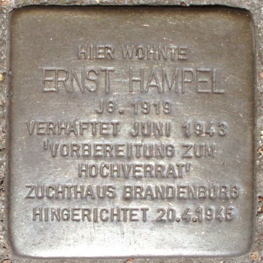 Stolperstein en memoria de Ernst Hampel