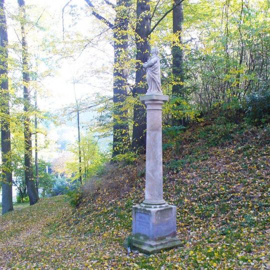 Mariánský sloup u cesty ke hřbitovu v Markvarticích