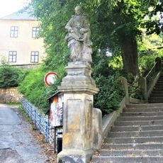 Socha sv. Anny u paty schodiště ke kostelu svatého Jakuba v Železném Brodě